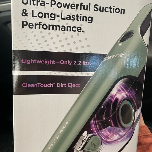 NWT Shark ULTRACYCLONE Pro Vacuum - Picture 7 of 8